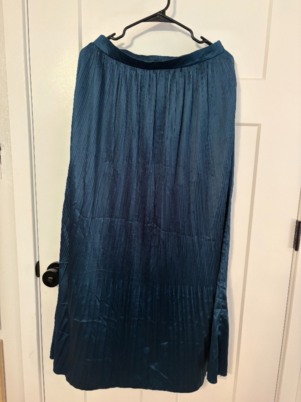 Skies Are Blue Shimmery Metallic Pleated Pull On Maxi Skirt Blue Lined Small NWT